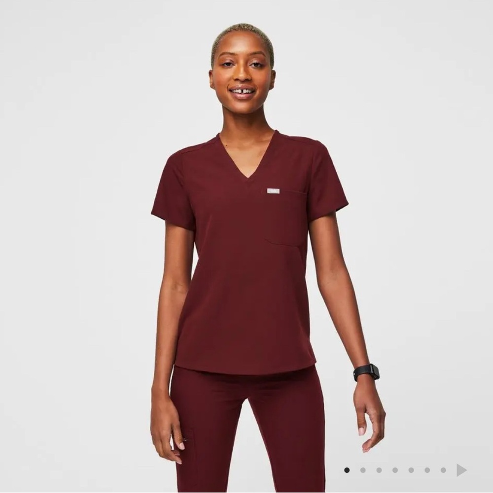 FIGS Women's Burgundy Catarina One-Pocket Scrub Top Size Large